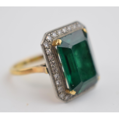 466 - 18ct gold and platinum Art Deco ring, circa 1930s, with a large central semi-precious stone (16mm x ... 