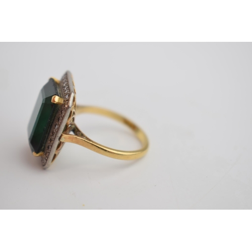 466 - 18ct gold and platinum Art Deco ring, circa 1930s, with a large central semi-precious stone (16mm x ... 