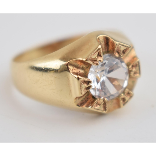 476 - 9ct gold ring set with clear stone, 5.7 grams, size S.