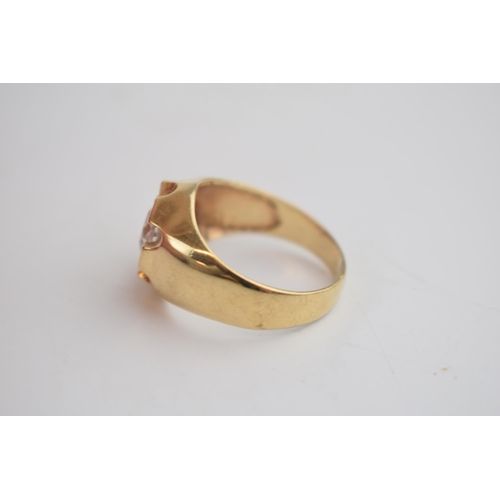 476 - 9ct gold ring set with clear stone, 5.7 grams, size S.