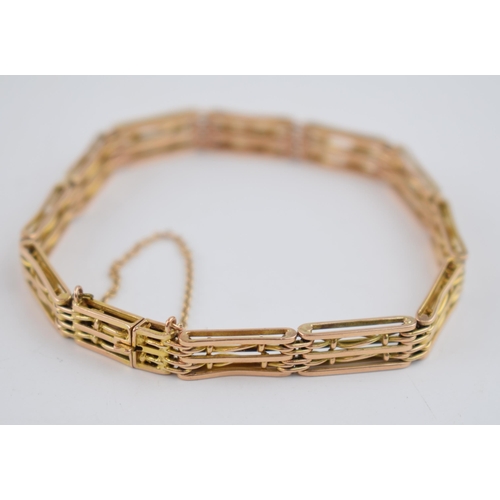 483 - 9ct gold early 20th century gate bracelet, 12.9 grams, with safety chain.