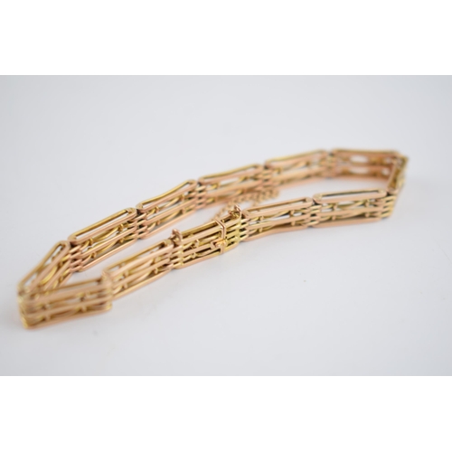 483 - 9ct gold early 20th century gate bracelet, 12.9 grams, with safety chain.