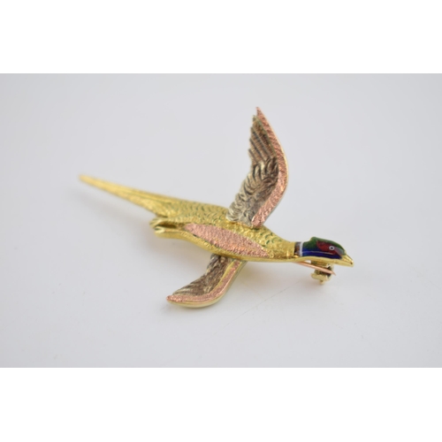 490 - 9ct gold brooch in the form of a flying pheasant, with enamelled decoration, varying tones of gold, ... 