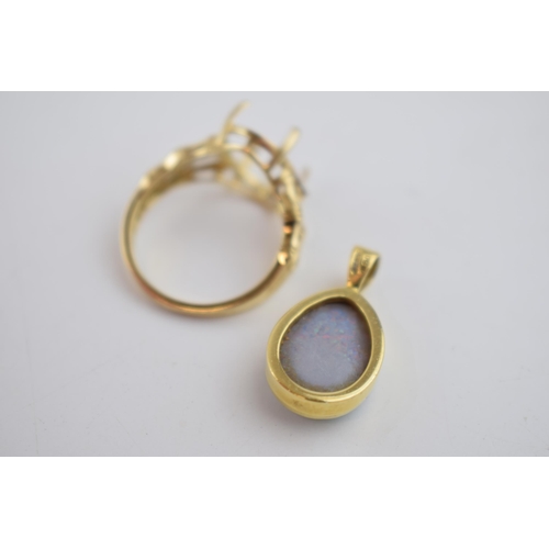 495 - A 9ct gold pendant with opal-style insert together with a 9ct gold ring setting, combined 4.8 grams ... 