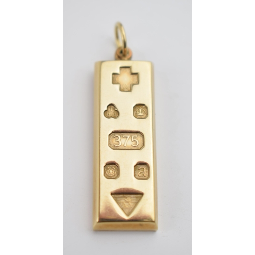 527 - 9ct gold ingot with full hallmarks to front, 2000, 53mm tall, 31.2 grams.