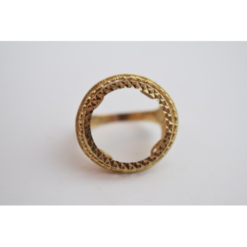 536 - 9ct gold sovereign mount ring, bright cut design, size X, 5.9 grams.