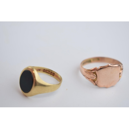 540 - A 9ct rose gold signet ring, vacant cartouche, size Y, with a 9ct gold signet ring set with agate, s... 