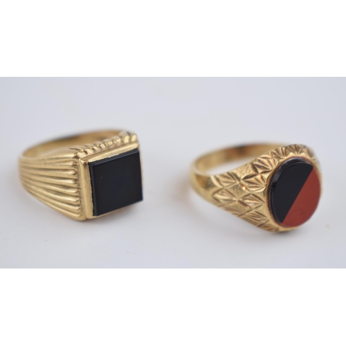 544 - A pair of 9ct gold gents ring, one with square onyx inset, size R, with a similar example, size T/U,... 