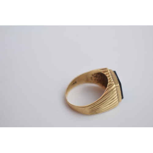 544 - A pair of 9ct gold gents ring, one with square onyx inset, size R, with a similar example, size T/U,... 