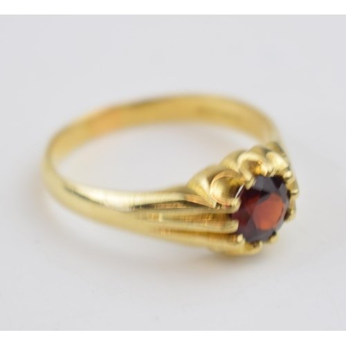 547 - 9ct gold ring set with central garnet, size X, together with a 9ct gold tie pin with metal pin, 1.8 ... 