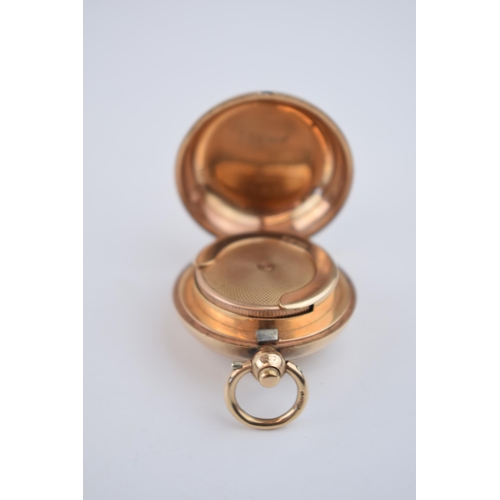 590 - Gold 9ct hallmarked FULL sovereign case. Gross weight 17.2g.  Engine turned decorated case with some... 