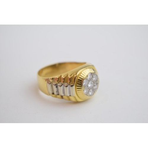 596 - 18ct gold and 7 diamond cluster ring, 1.4ch appx.  Diamonds measure around 20 points each approx, in... 