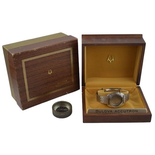 378 - Boxed Bulova Accutron gentleman's wristwatch 2182 a/f. Inner and outer box. Case diameter 32mm.