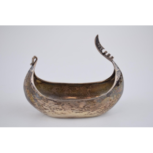 418 - Novelty silver sweet dish in the form of a Viking long boat, 76.7 grams, 11.5cm long, London 1896.