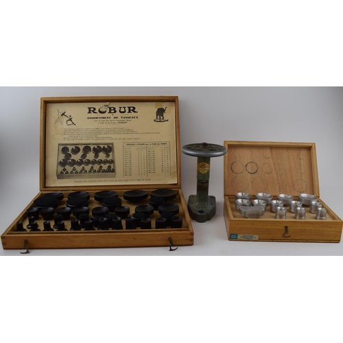 379 - Robur press and case back watchmaker's tool. Made in France. Boxed and complete with various attachm... 