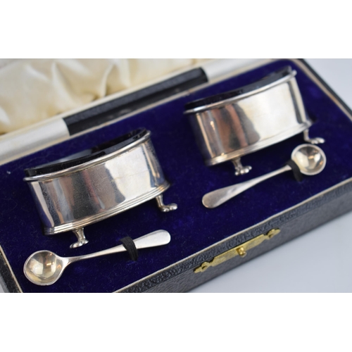 550 - Boxed silver cruet set, London 1923, blue glass liners, 49.7 grams of silver.