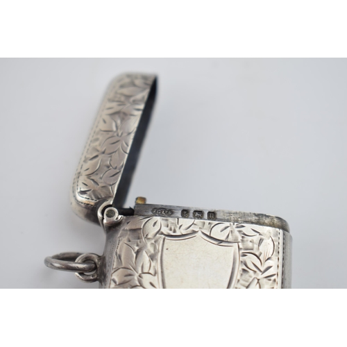 552 - Silver vesta case, engraved decoration, vacant cartouche, Birmingham 1912, 25.1 grams.