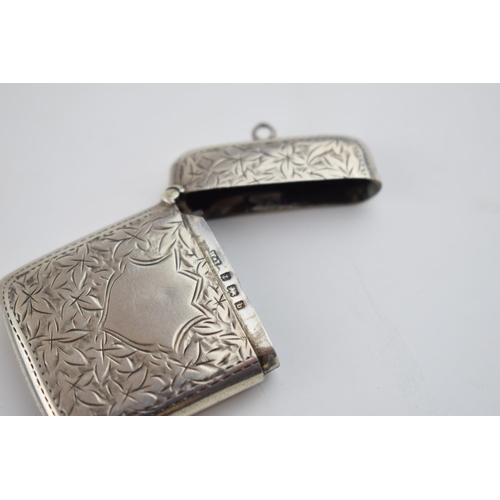 553 - Silver engraved vesta case with vacant cartouche, Birmingham 1901, 25.7 grams.