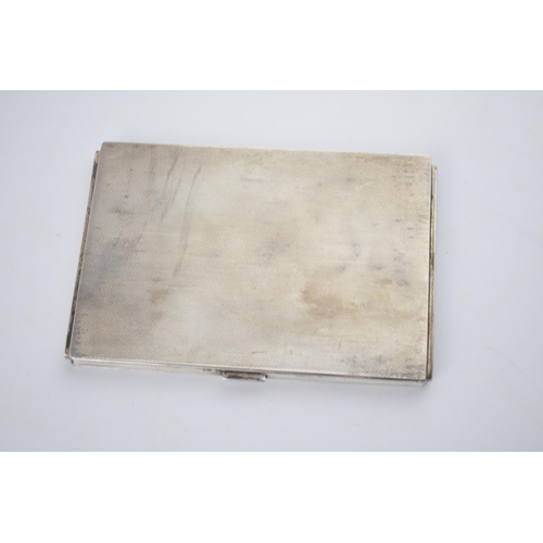 557 - Heavy silver cigarette case with engineered decoration, 201.5 grams, Birmingham 1921.