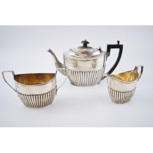 558 - Victorian silver 3 piece bachelor tea set with ebonised handle, London 1892 (3), total weight 575.8 ... 