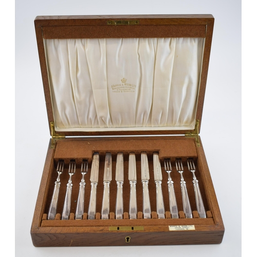 575 - A set of silver plated Mappin & Webb fruit set with 6 forks and 6 knives, boxed with key.