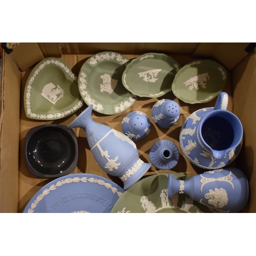 267 - Wedgwood Jasperware in varying colours to include blue, green and black to include an oval plaque, a... 