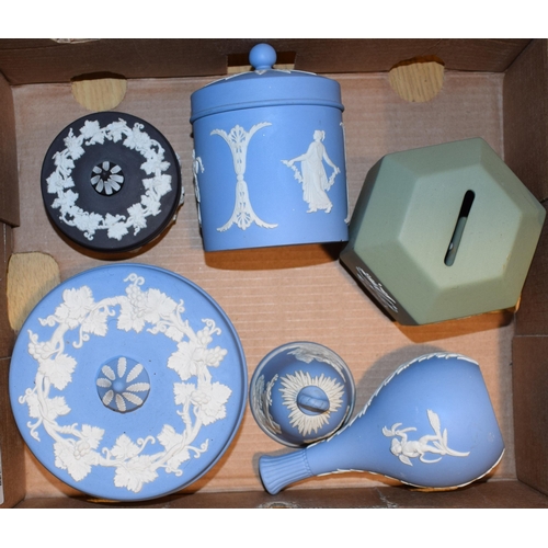 272 - A collection of Wedgwood Jasperware items to include blue, green and black items. (6)