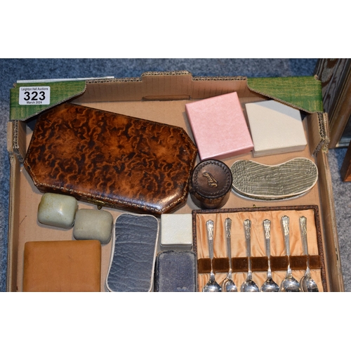 323 - A collection of Jewellery boxes to include vintage and antique examples together with a good selecti... 