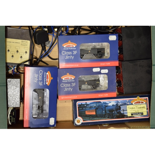 685 - A good collection of boxed and unboxed Bachmann 00 gauge model railway locomotive trains, DCC Ready.... 