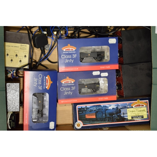 685 - A good collection of boxed and unboxed Bachmann 00 gauge model railway locomotive trains, DCC Ready.... 