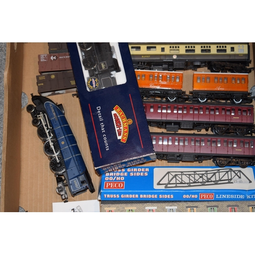 685 - A good collection of boxed and unboxed Bachmann 00 gauge model railway locomotive trains, DCC Ready.... 