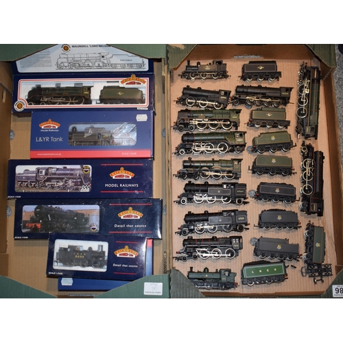 686 - A good collection of boxed and unboxed Bachmann 00 gauge model railway locomotive trains, DCC Ready.... 