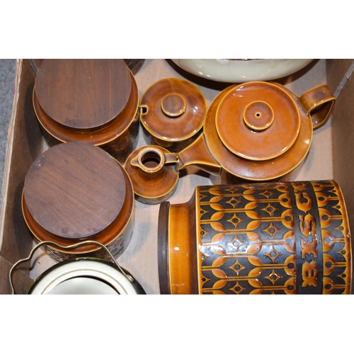 72 - A collection of items to include mid-century Hornsea England, Greek Key and Carlton Ware items. (Qty... 