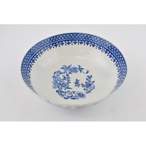 82 - A late 18th century blue and white transfer-printed porcelain floral pattern bowl in the Worcester s... 