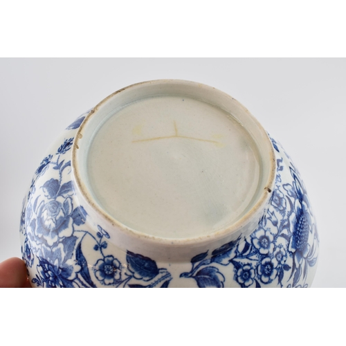 82 - A late 18th century blue and white transfer-printed porcelain floral pattern bowl in the Worcester s... 