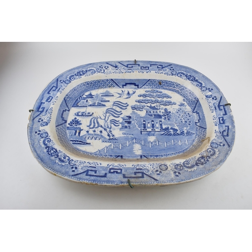 112 - A group of 19th century blue and white pottery Willow pattern platters and other similar. (q)