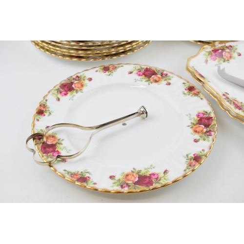 253 - Royal Albert Old Country Roses to include 6 dinner plates, a single plate cake stand, 6 x 21cm diame... 