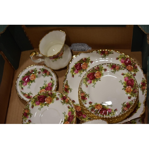 256 - A collection of Royal Albery Old Country Roses tea ware to include 8 cups, 8 saucers, 6 side plates,... 