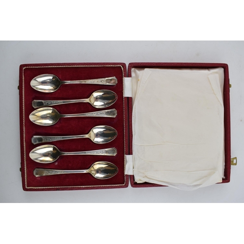 294 - A boxed set of silver spoons hallmarked Sheffield 1935. In red velvet lined case. Weight 72 grams.