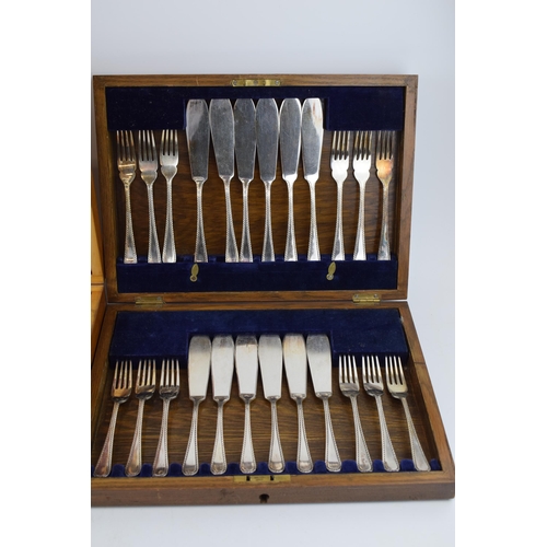 304 - 2 boxed canteen sets of silver plated cutlery sets in wooden fitted boxes, both complete (2).