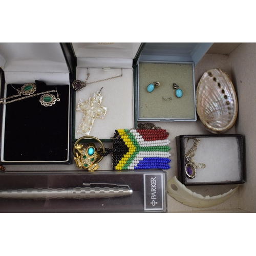 316 - A collection of jewellery and other similar items to include silver and costume jewellery items, a P... 