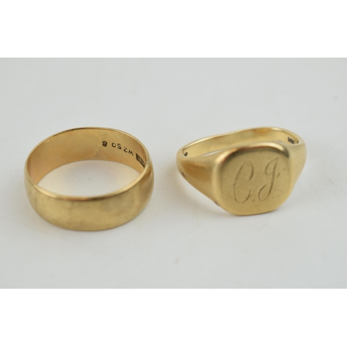 334 - A 9ct gold wedding band, size S-T, with a gents signet ring, combined weight 13.1 grams (2).