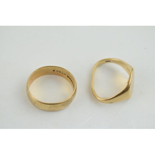 334 - A 9ct gold wedding band, size S-T, with a gents signet ring, combined weight 13.1 grams (2).