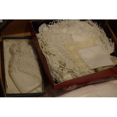 427 - A collection of antique English lace to include coasters and table mats together with some 20th cent... 