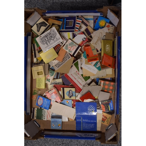 570 - A collection of vintage advertising matchboxes and books of matches. (Qty)