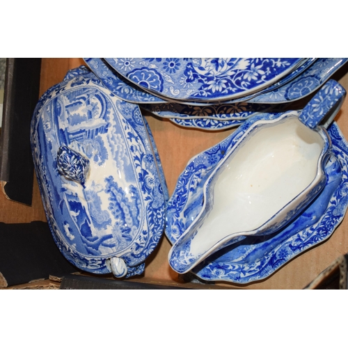 78 - A collection of early 20th century Spode Italian ceramic dinner ware items to include two 10