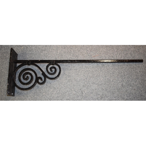 457 - Blacksmith made wrought iron wall-mountable hanger for shop or pub sign. Scroll work to iron with fo... 