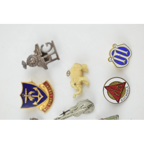 464 - A collection of silver and enamel badges to include vintage 'YHA' badge, 'Manchester Guitar Circle' ... 