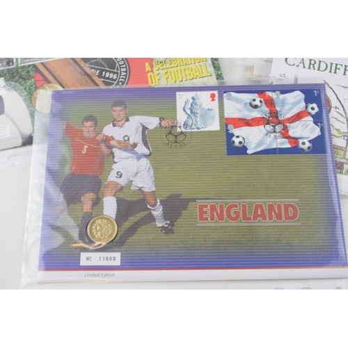 494 - A collection of First Day Covers, with 17 old £1 covers and 3 old £2 covers, to include a Celebratio... 