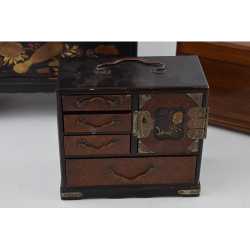 519 - Three jewellery boxes to include antique and vintage examples (One by Hewett & Co 59 Baker St, Londo... 